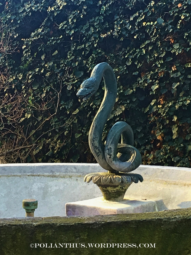snake-fountain-3
